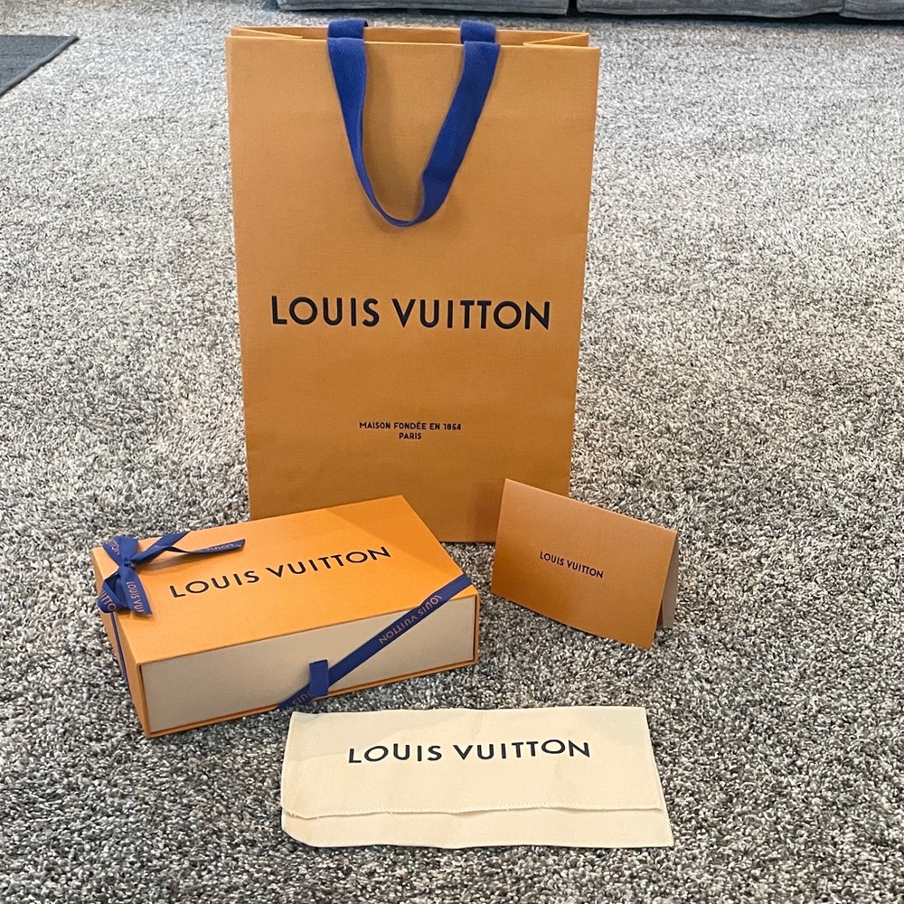 Louis Vuitton 5pc set dust cover,drawer style box,bag & blue ribbon.